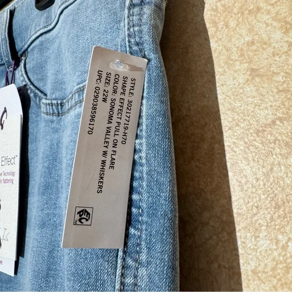 NEW Gloria Vanderbilt Women's Blue Jeans Size: 22 - Picture 3 of 15